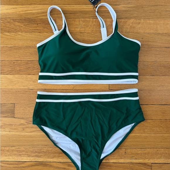 Green and White Retro Bikini Set - Picture 7 of 11